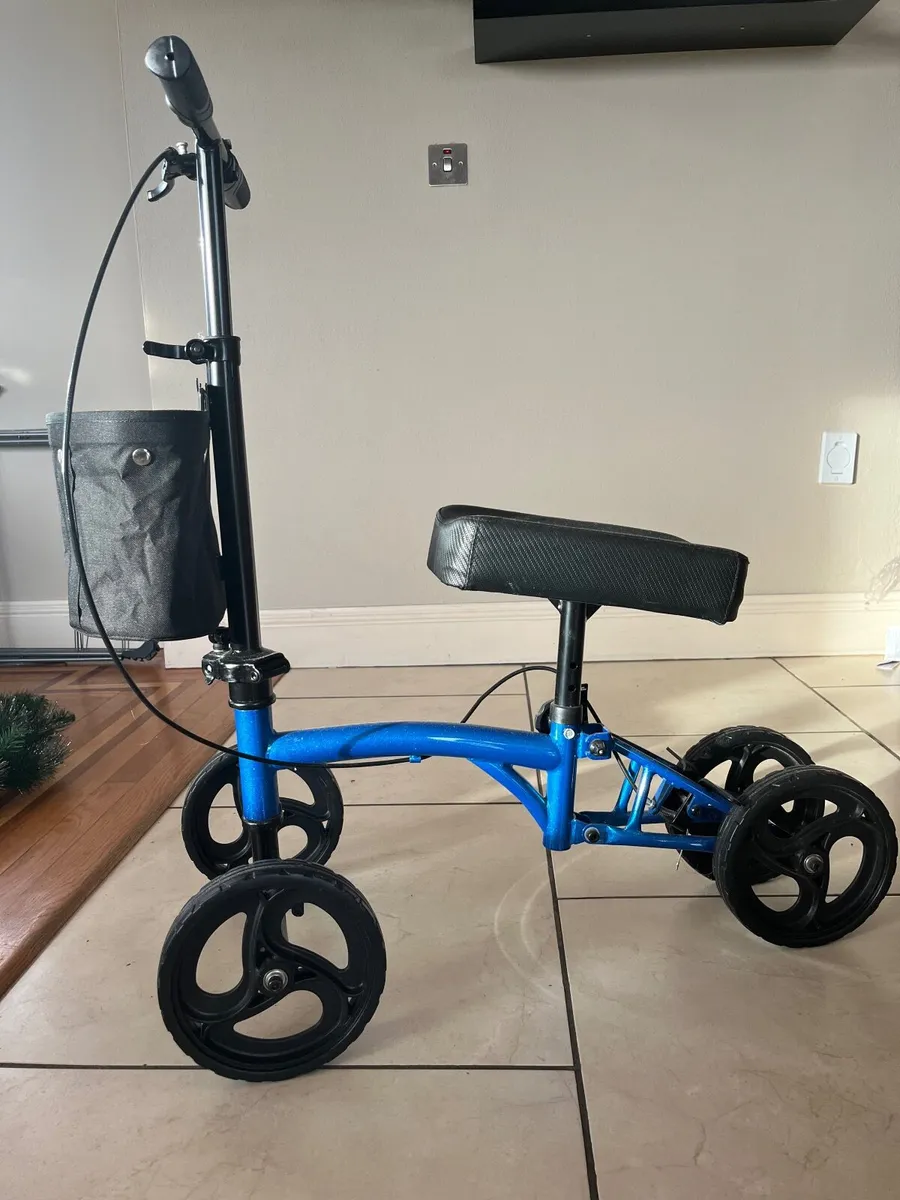 Knee walker scooter - Image 1