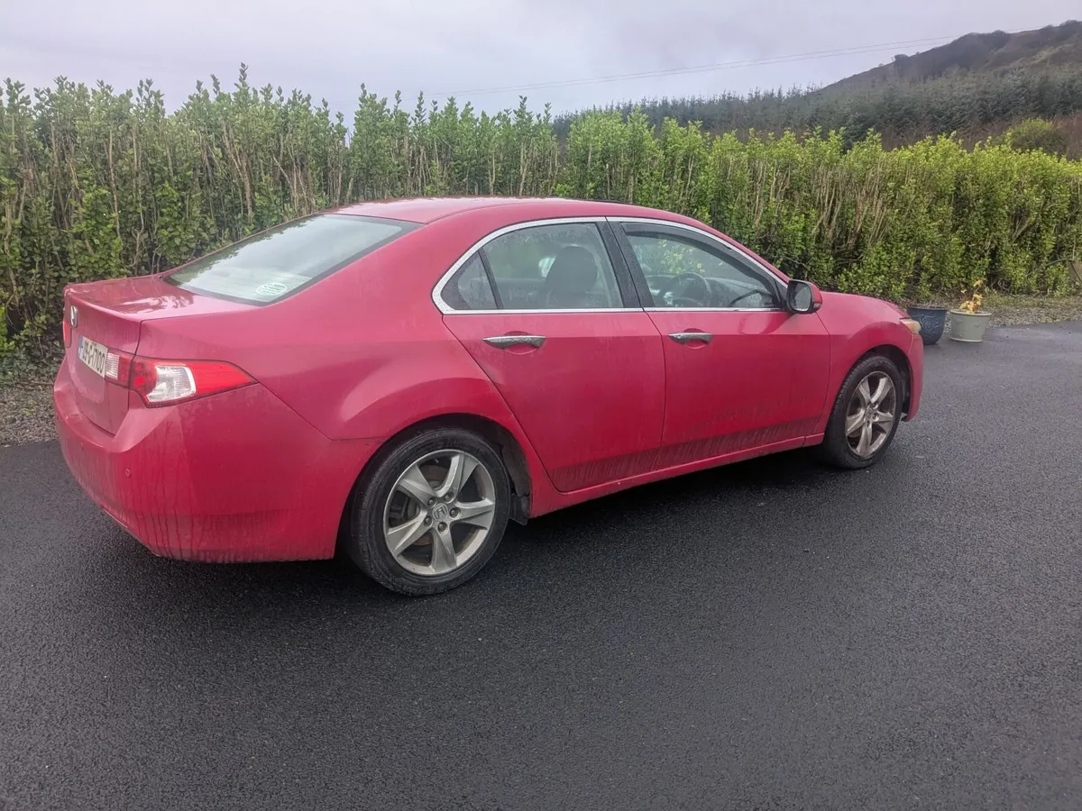 Honda Accord 2009 - Image 2