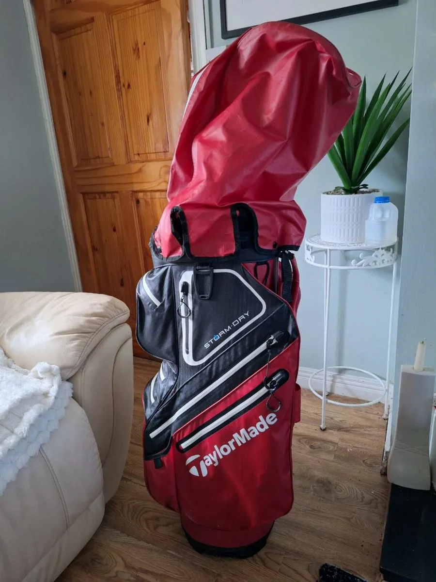 Taylormade cart bag.fully waterproof - Image 1