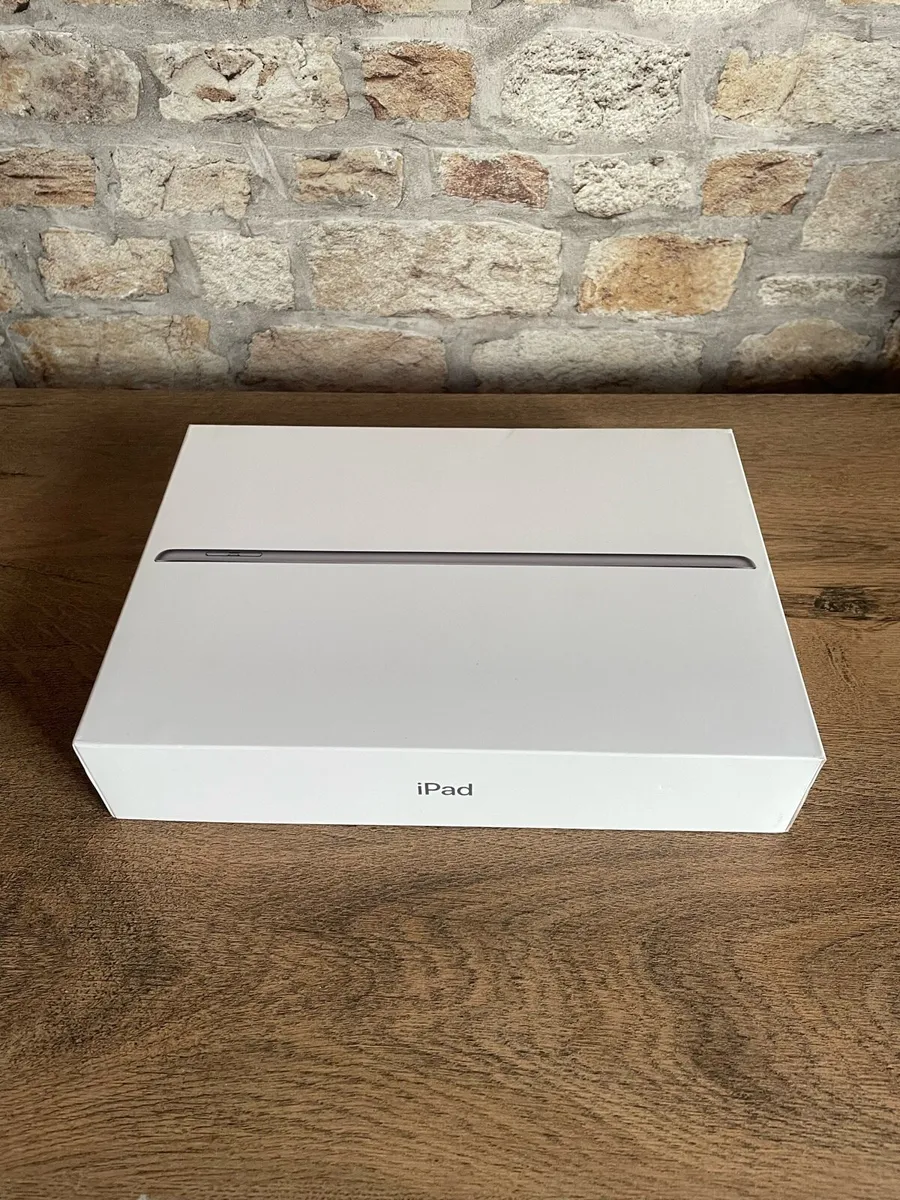 *Boxed Apple iPad 9th Gen 64Gb - Image 1
