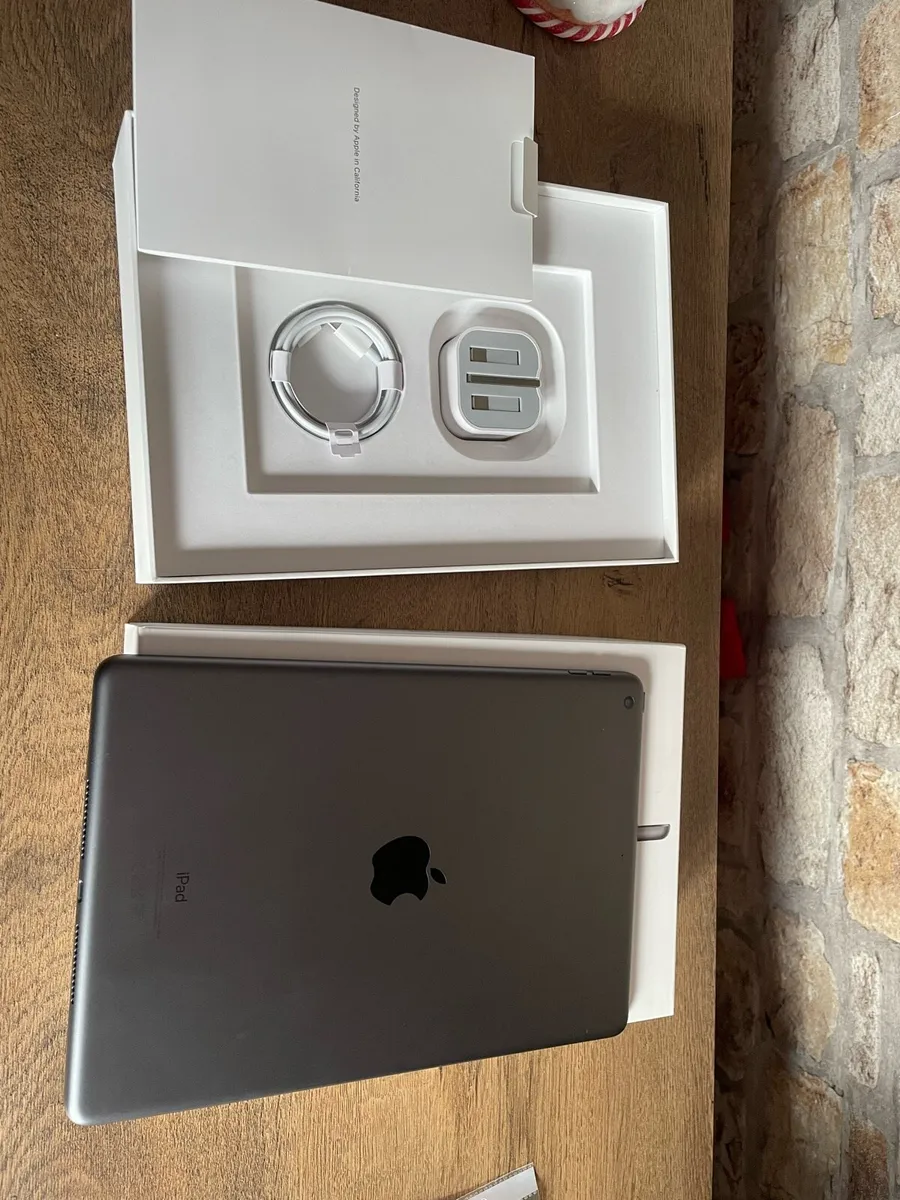 *Boxed Apple iPad 9th Gen 64Gb - Image 2