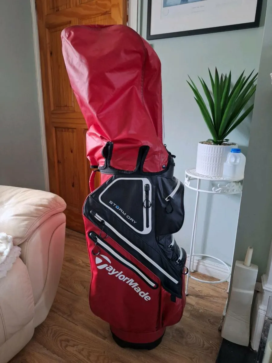 Taylormade cart bag.fully waterproof - Image 4
