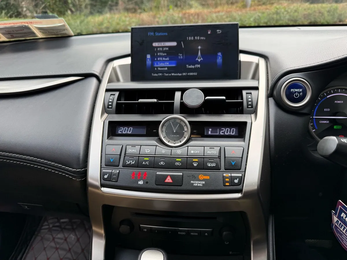 Lexus Nx300h - Image 2