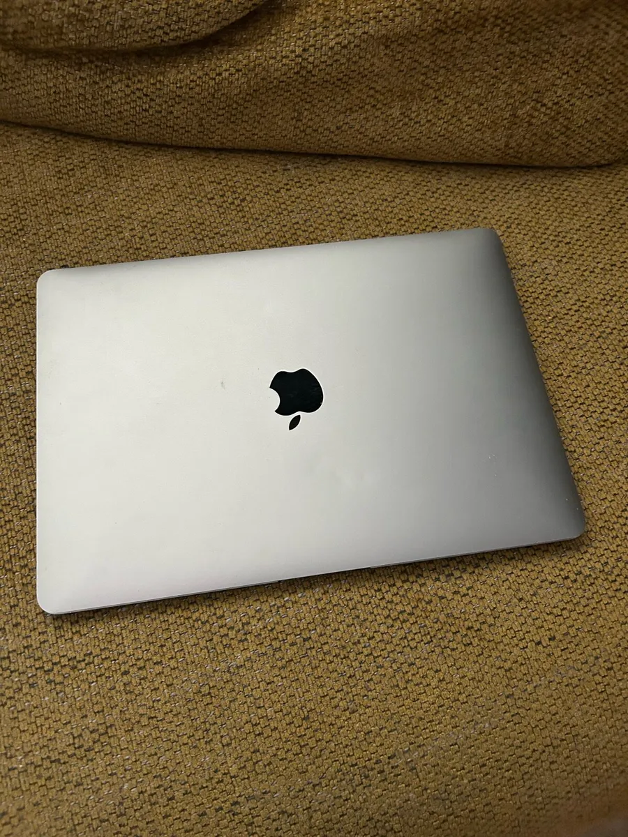 MacBook Air 13.3 inch 2019 Grey - Image 1