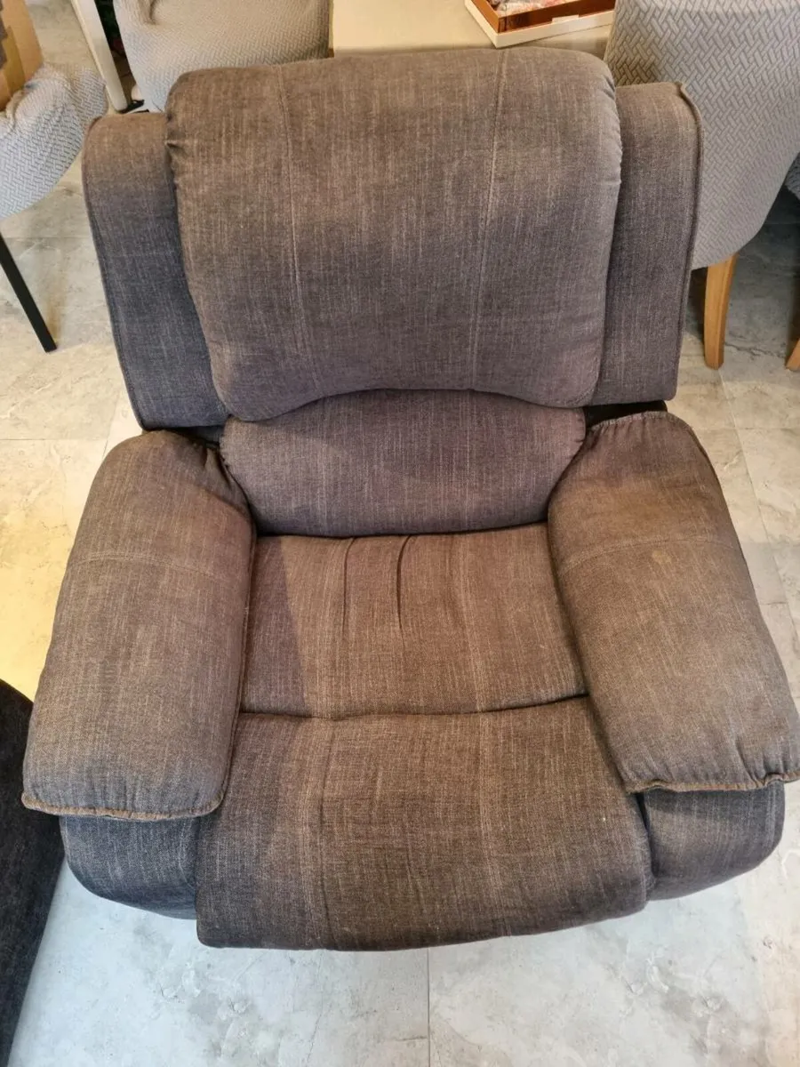 Three Piece Suite - Image 2