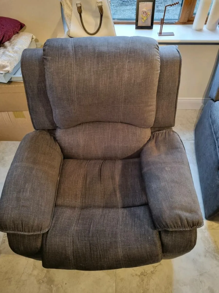 Three Piece Suite - Image 3