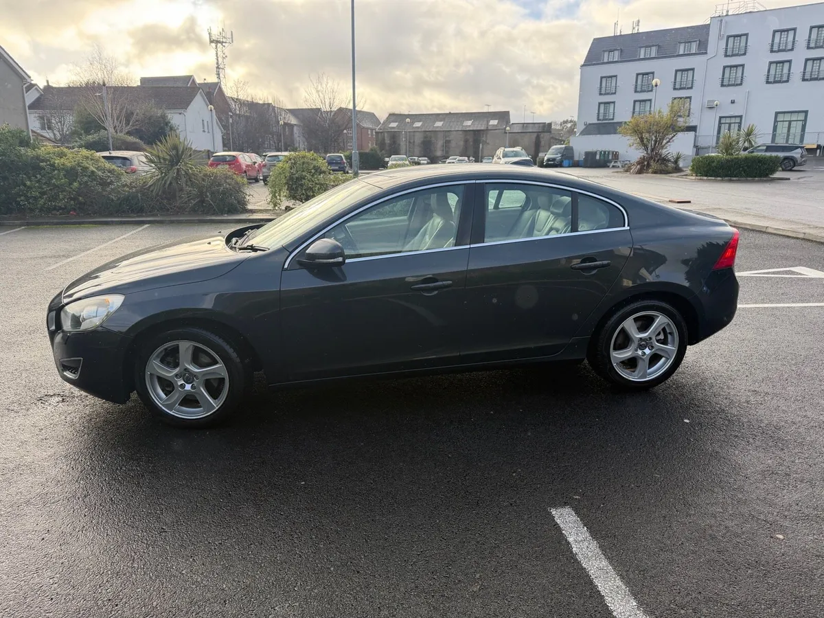Volvo S60 - Image 2
