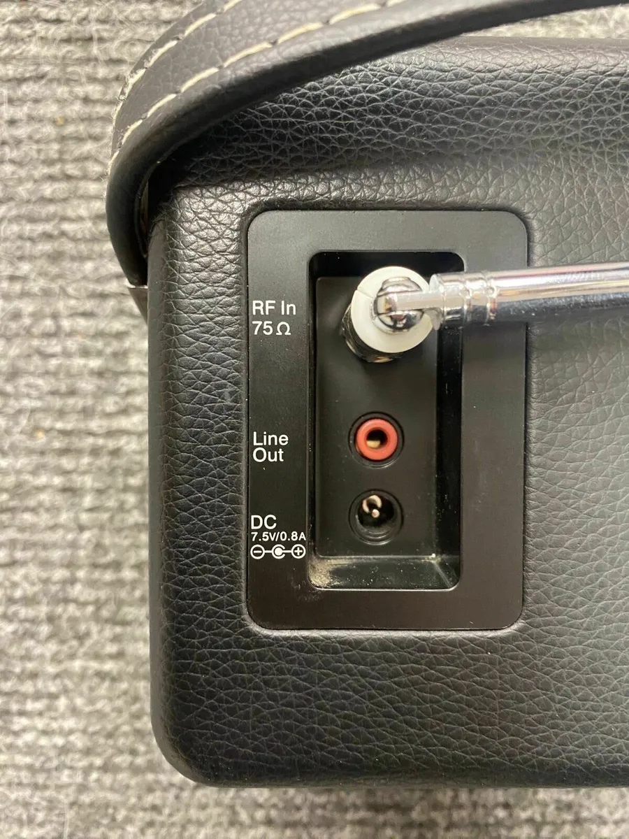 Roberts Vintage Portable DAB/FM Radio - Image 3