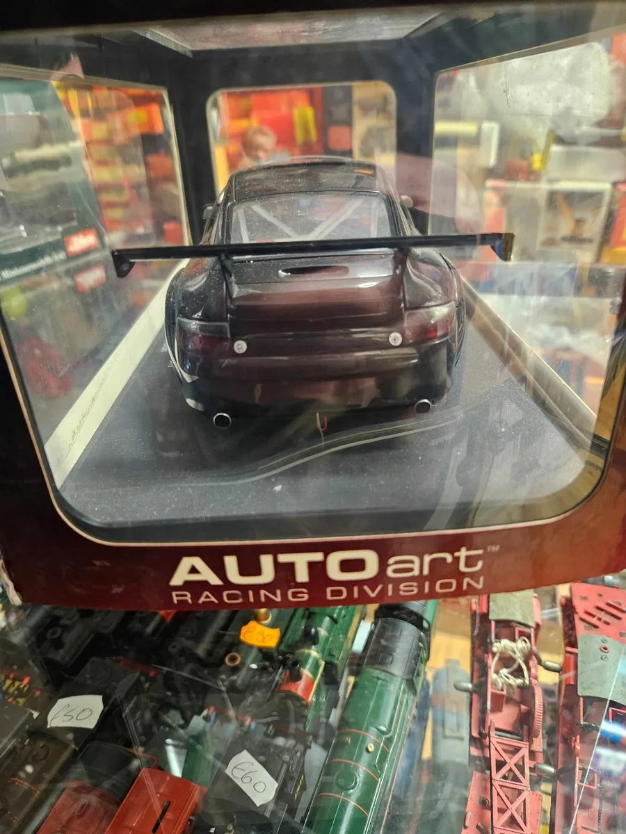 Corgi Autoart Porsche 1.18 - Image 2