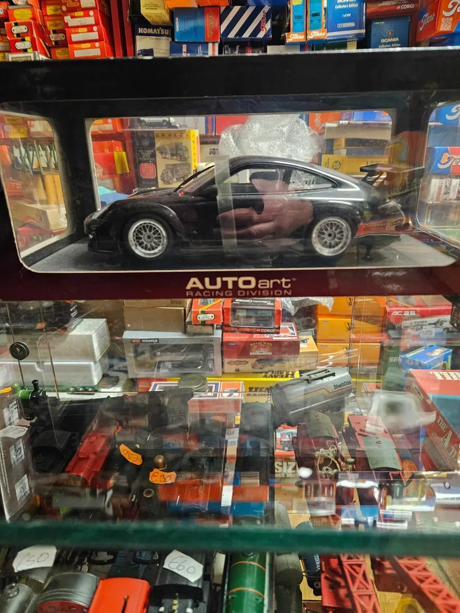 Corgi Autoart Porsche 1.18 - Image 4