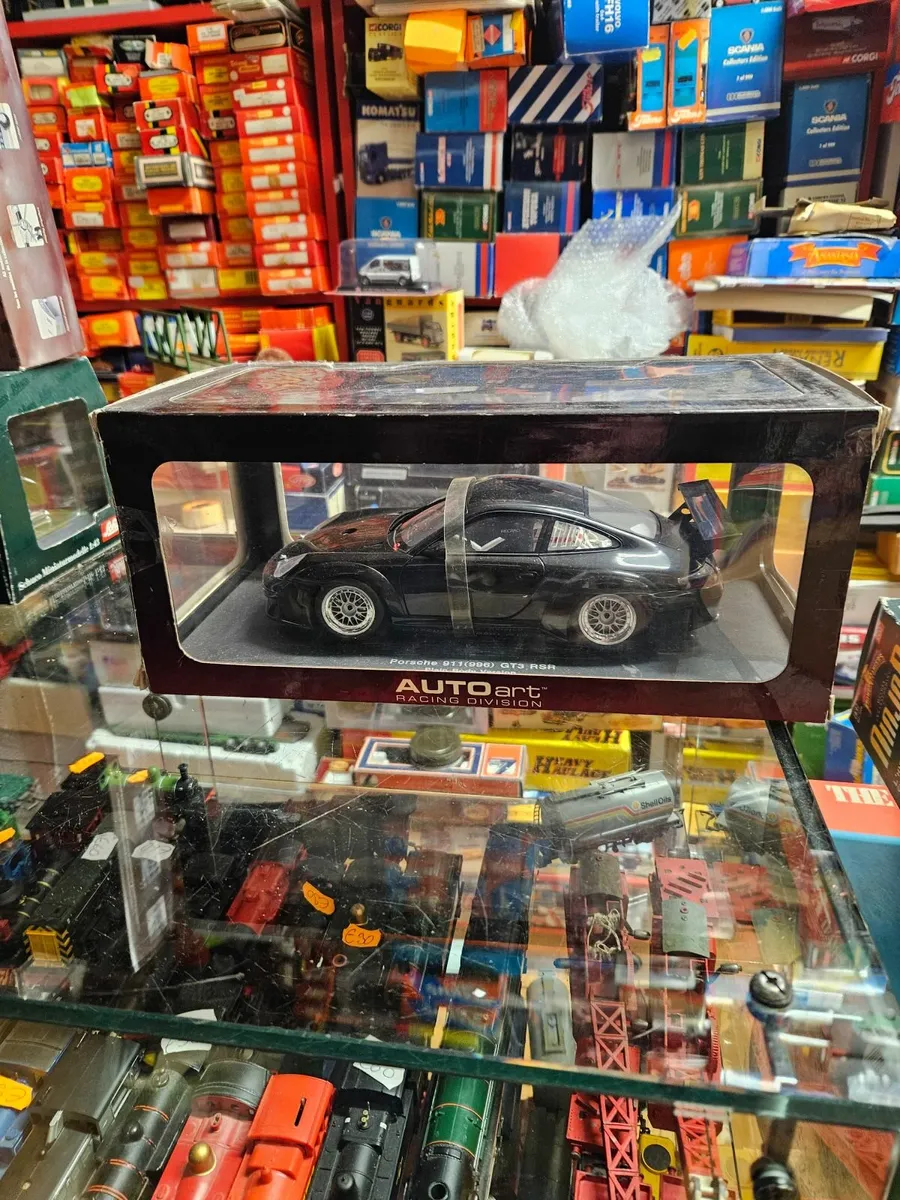 Corgi Autoart Porsche 1.18 - Image 1