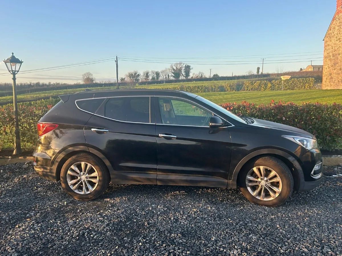 Hyundai Santa Fe 2016 - Image 2