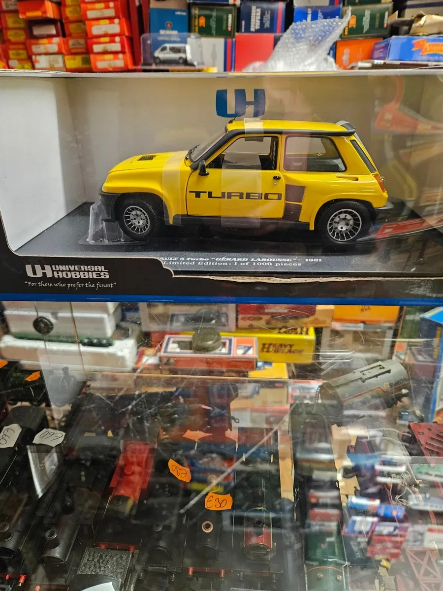 Corgi Universal Hobbies Renault 5 1:18 - Image 2