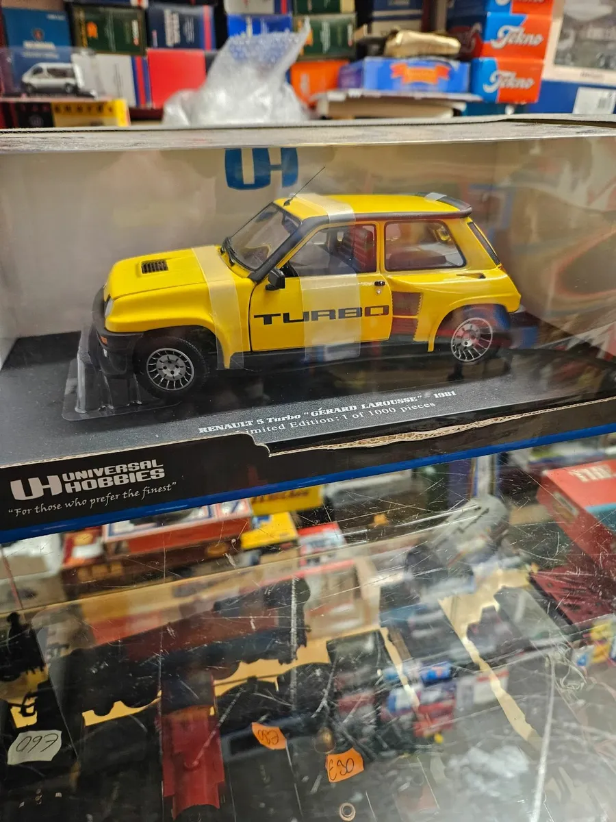 Corgi Universal Hobbies Renault 5 1:18 - Image 3
