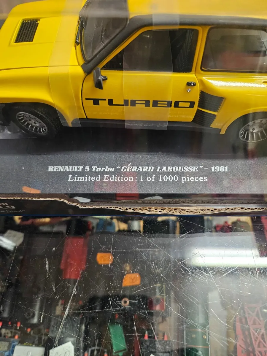 Corgi Universal Hobbies Renault 5 1:18 - Image 4