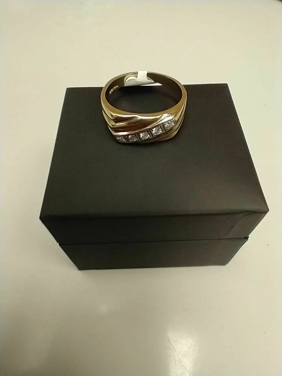 9ct Gold Ring w/ Diamonds 9k - Image 1