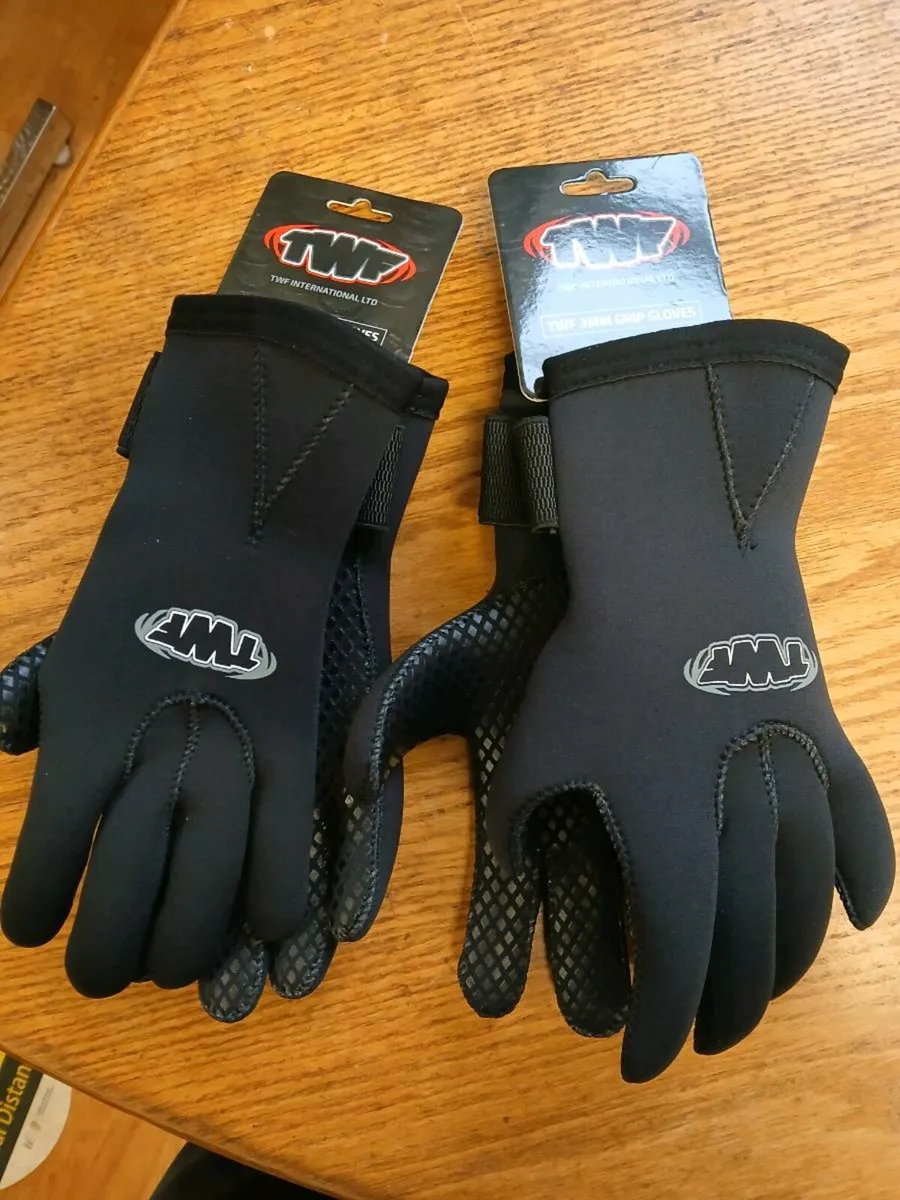 New Unused Wetsuit gloves - Image 1