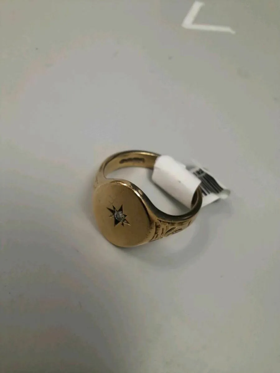 9ct Gold Signet Ring 9 w/ Diamond 9k - Image 2