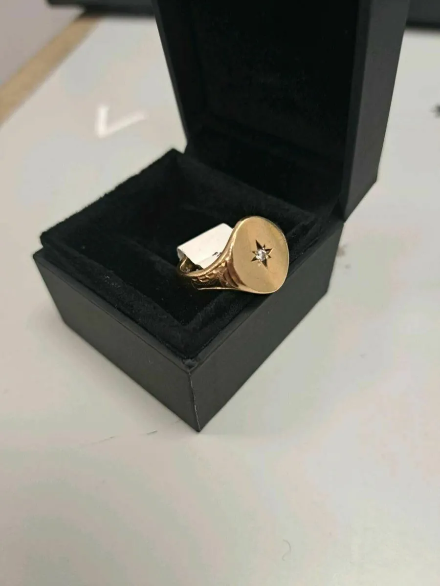 9ct Gold Signet Ring 9 w/ Diamond 9k - Image 3