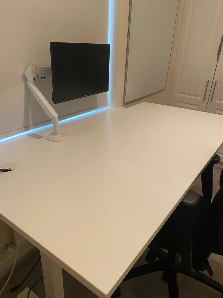 Adjustable desk - Electric Sit Stand Desk - Image 1