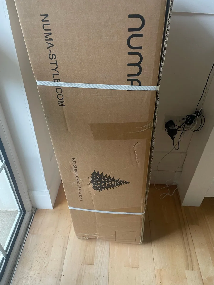 6.5ft Pre lit Christmas tree - Image 2