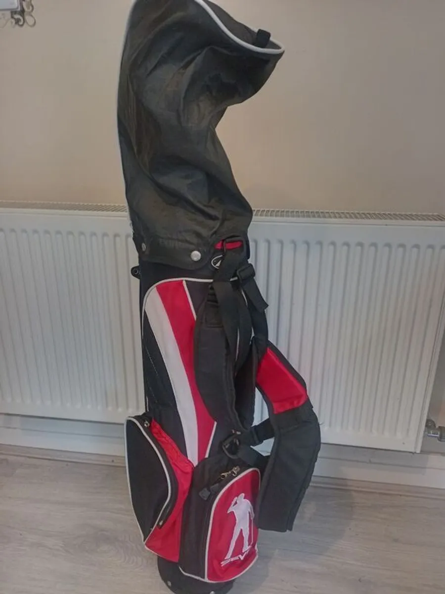 junior golf clubs and bag with stand. Right handed clubs - Image 4