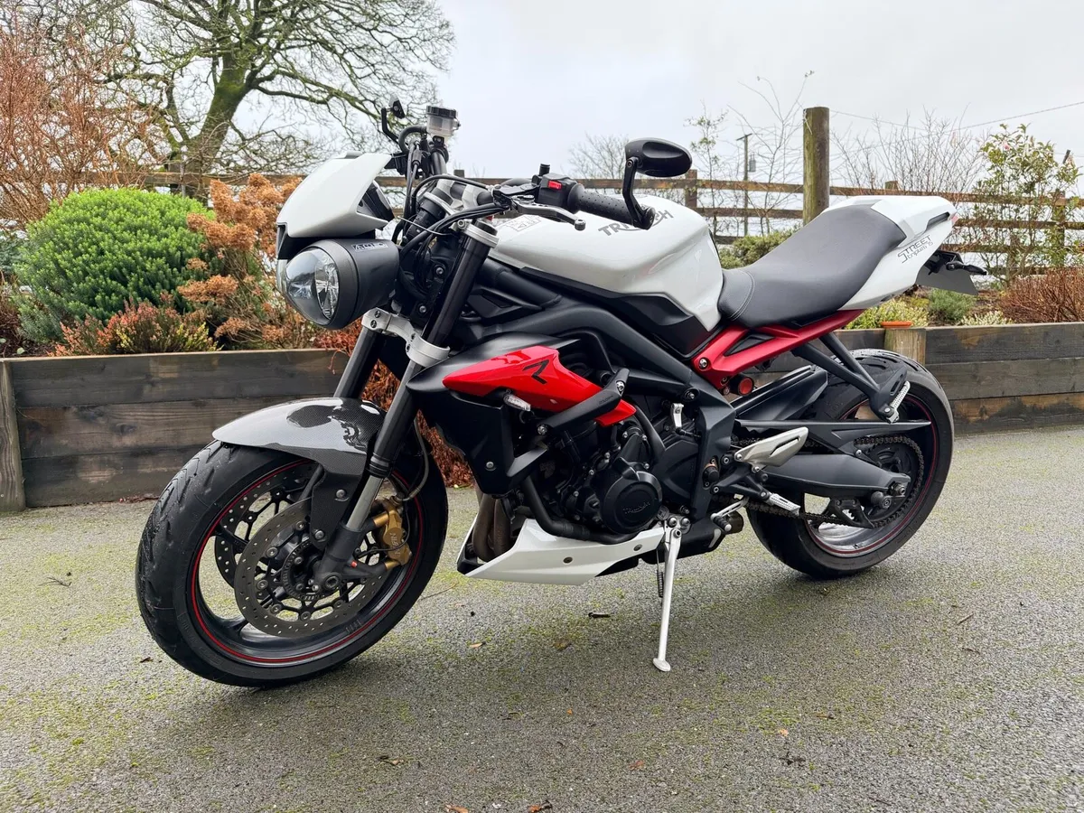 Triumph Street Triple 675R 2015 - Image 2