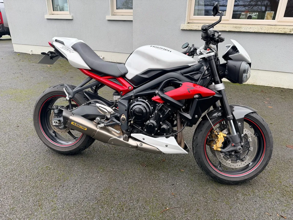 Triumph Street Triple 675R 2015 - Image 3