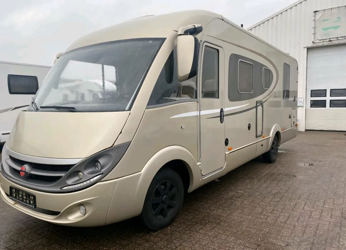 2014 BURSTNER AVIANO I727 ISLAND BED A MUST SEE 👀 - Image 2