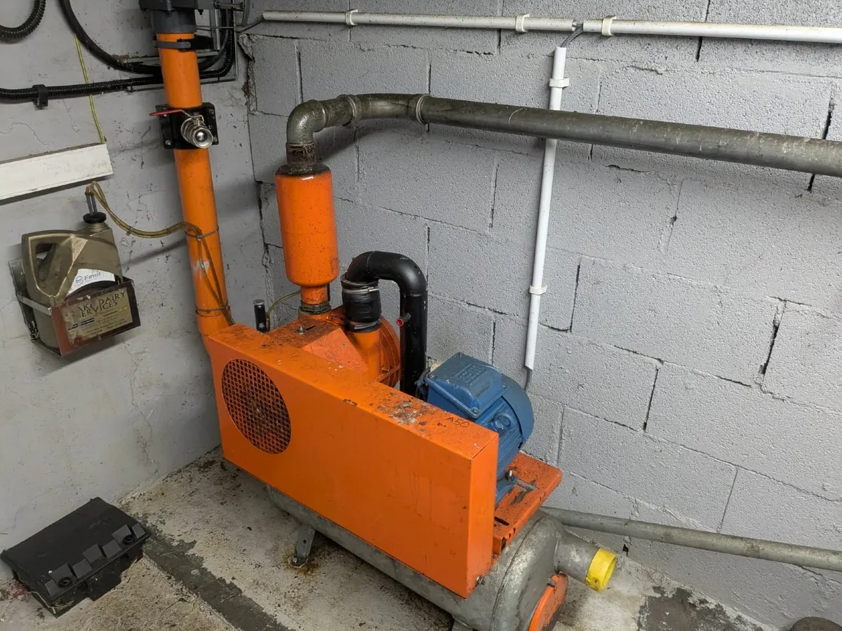 Vaccum Pump - Image 1