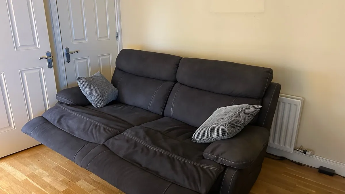 Electric Reclining Couch - Image 1