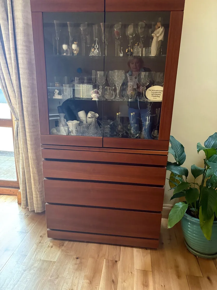 Skovby display unit - Image 1