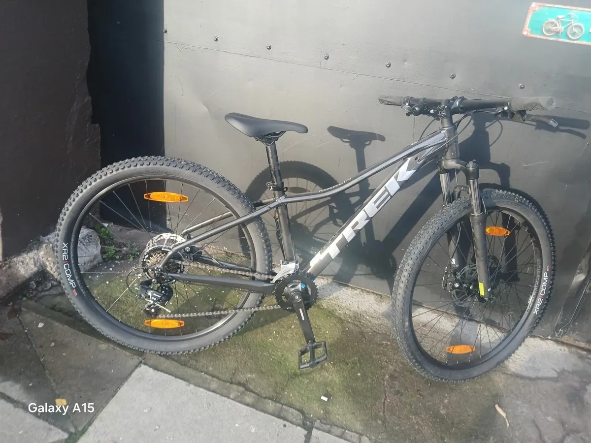 TREK MARLIN 4 MOUNTAIN BIKE
