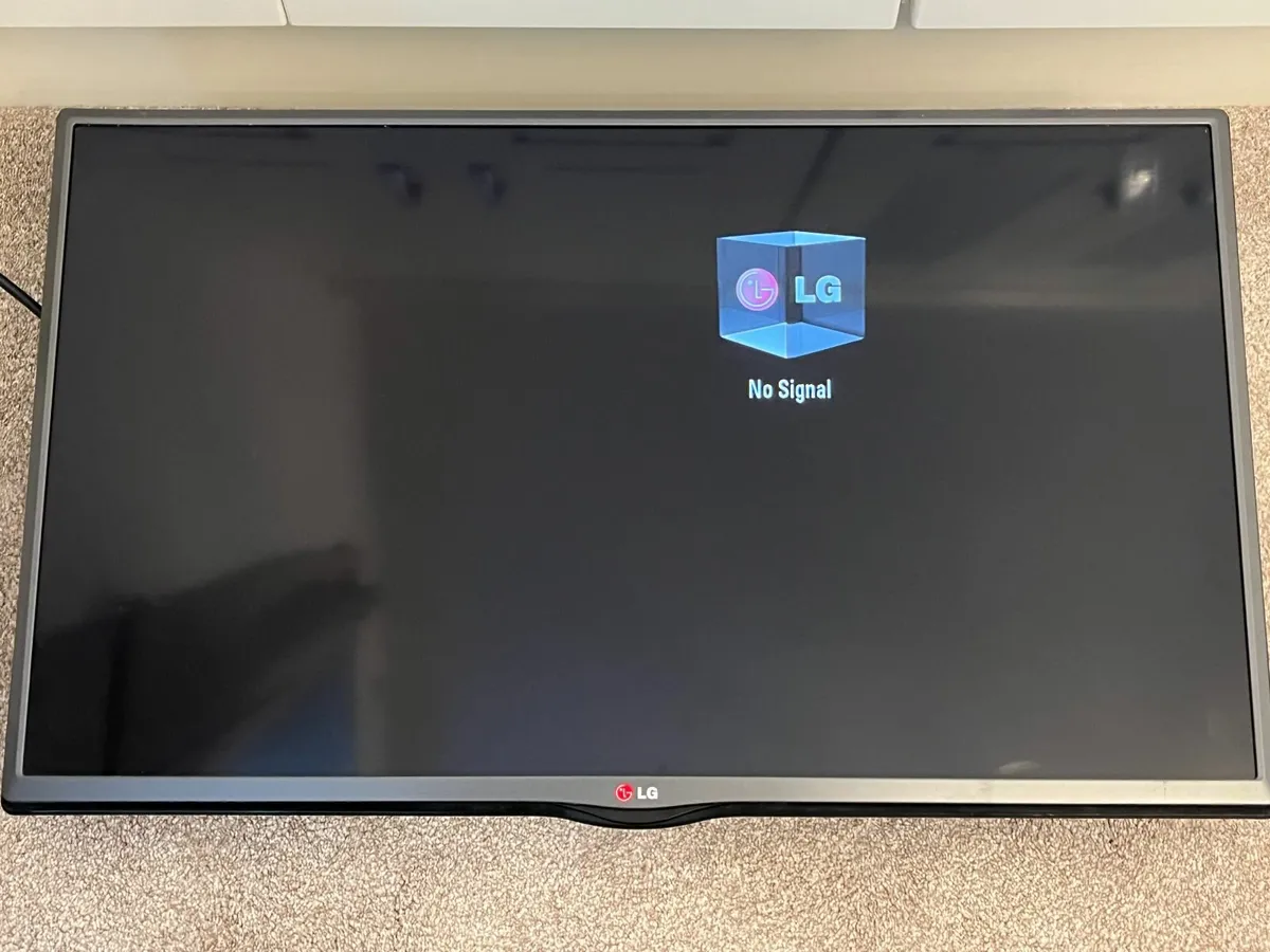 32" LG TV with Wall Mounted Bracket - Image 1