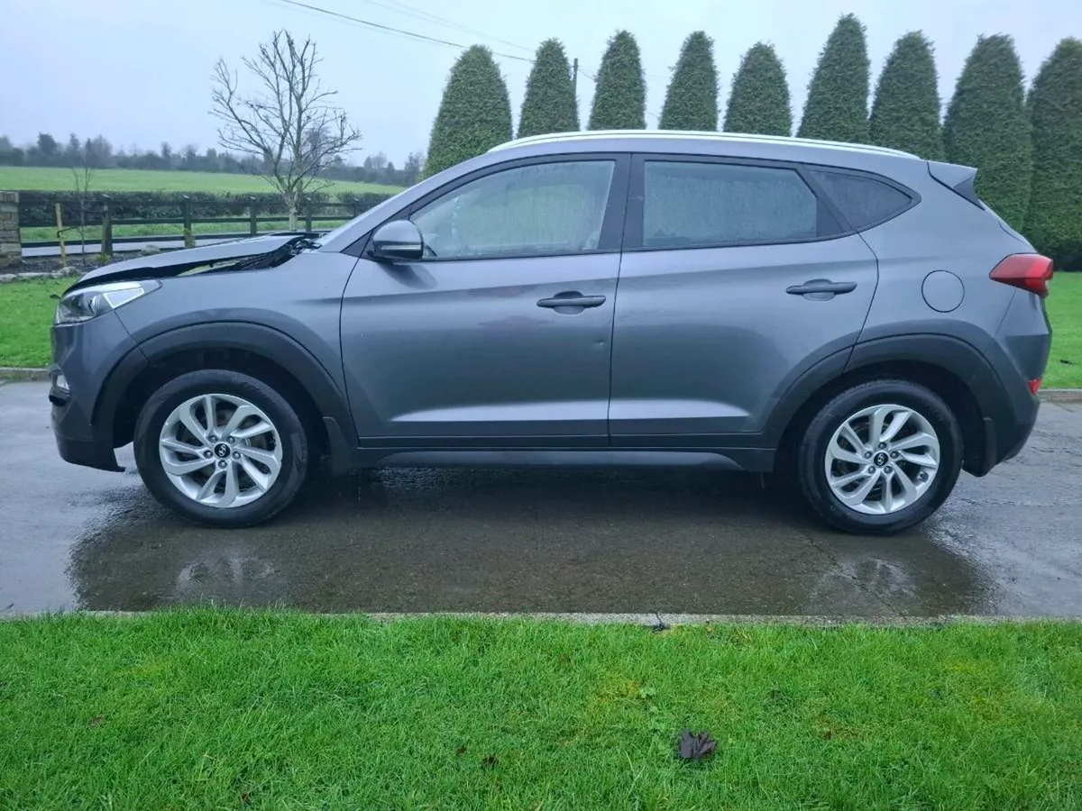 2017 Hyundai Tucson Executive 1.7 DSL - Image 4