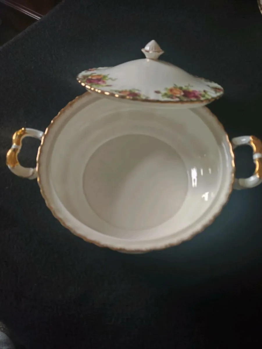 Royal Albert Country Rose Tureen - Image 2
