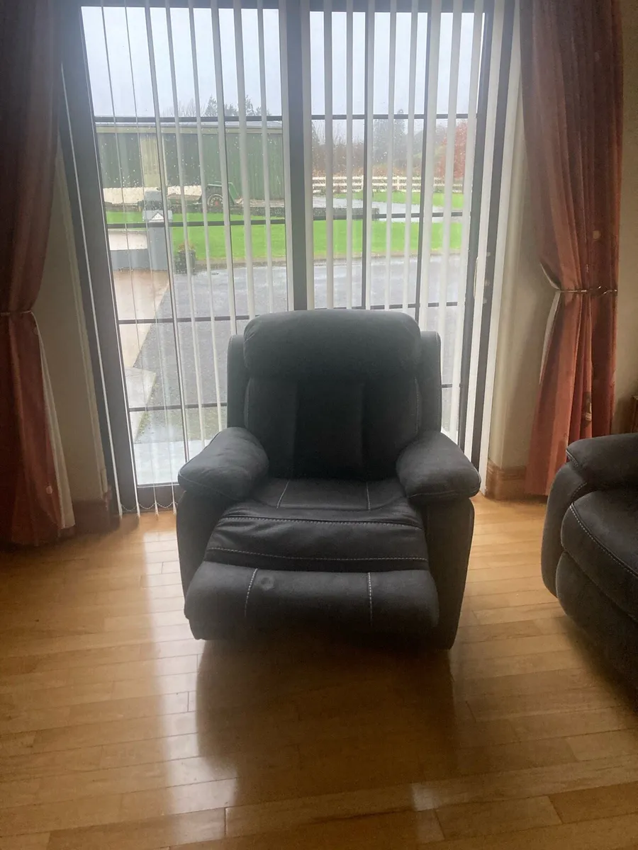 Furniture suite - Image 2