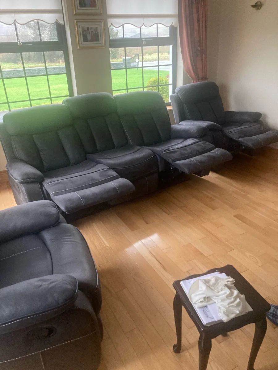 Furniture suite - Image 3