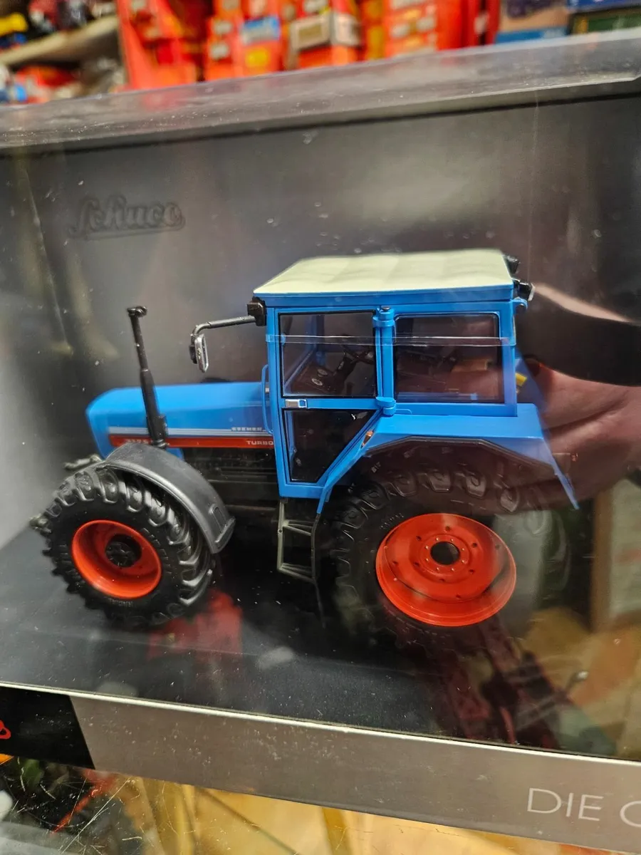 Britain's Schuco Eicher 3215E Tractor 1.32 - Image 2