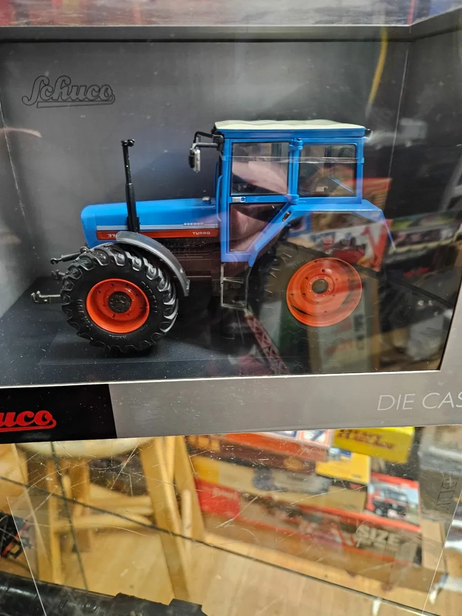Britain's Schuco Eicher 3215E Tractor 1.32 - Image 3