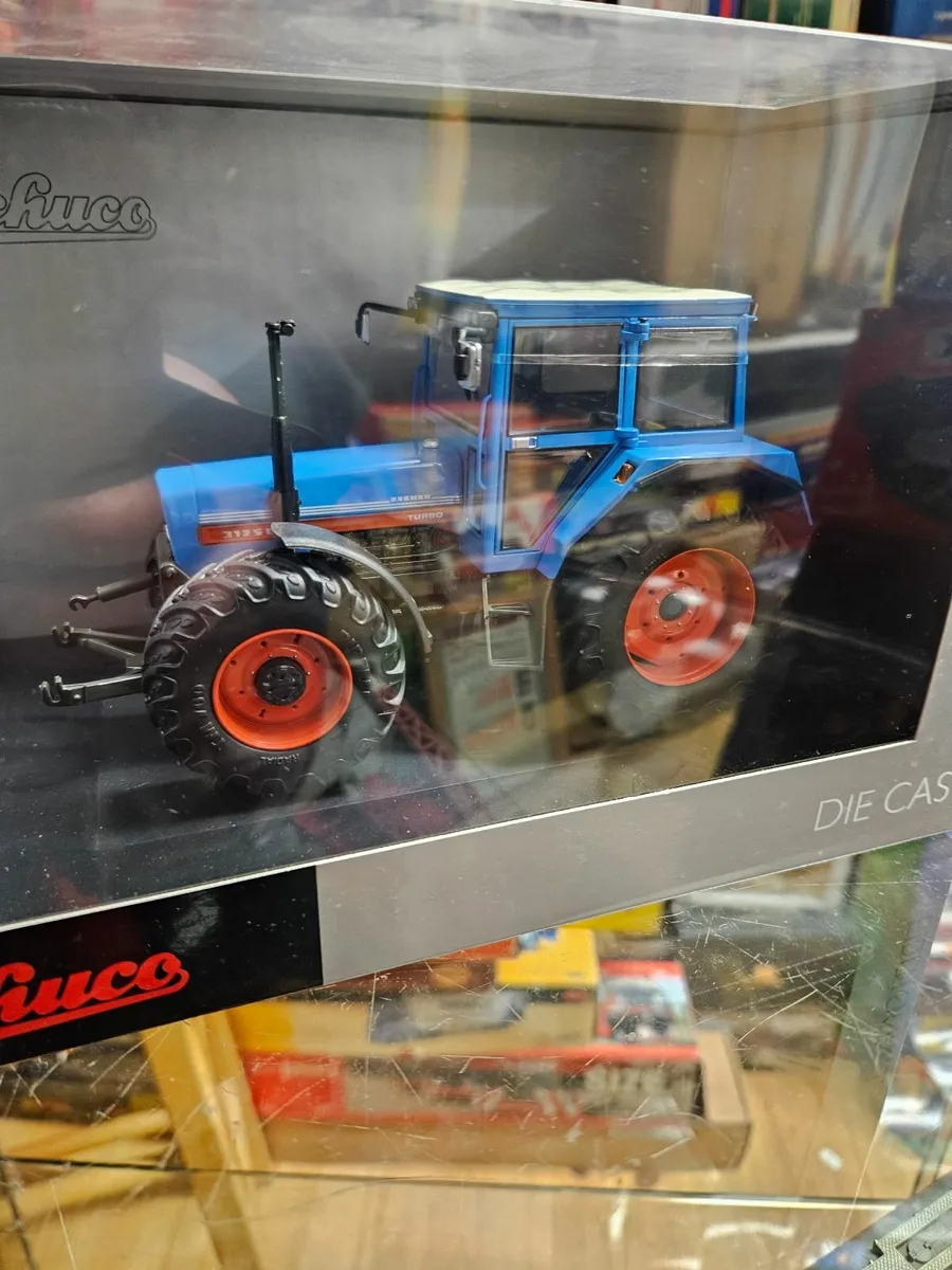 Britain's Schuco Eicher 3215E Tractor 1.32 - Image 4