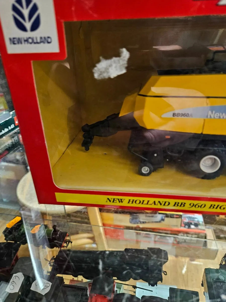 Britain's New Holland Square Baler - Image 2