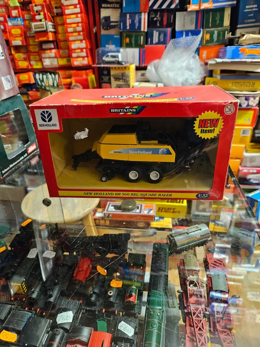 Britain's New Holland Square Baler - Image 1