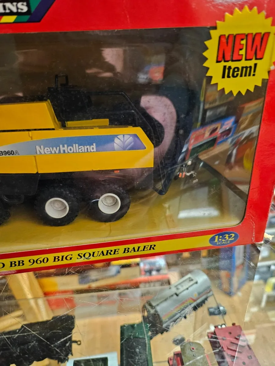 Britain's New Holland Square Baler - Image 3