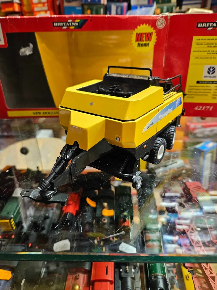 Britain's New Holland Square Baler - Image 4