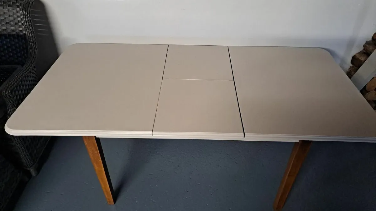 Dining table - Image 1