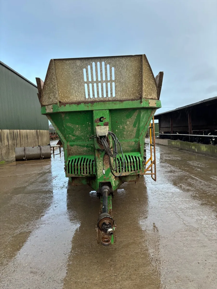 Conor 14 tonne Rear discharge dung spreader - Image 3