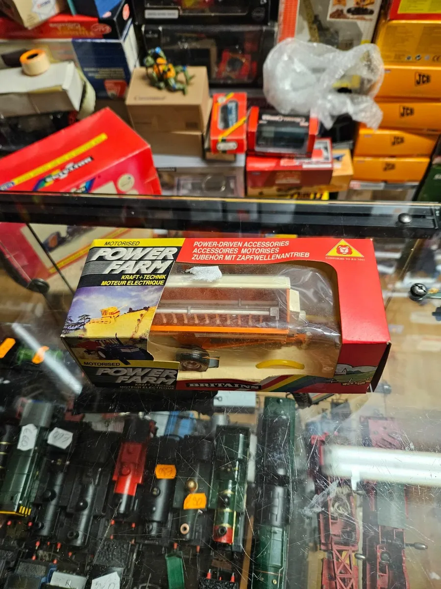 Britain's Power Farm Manure Spreader - Image 1