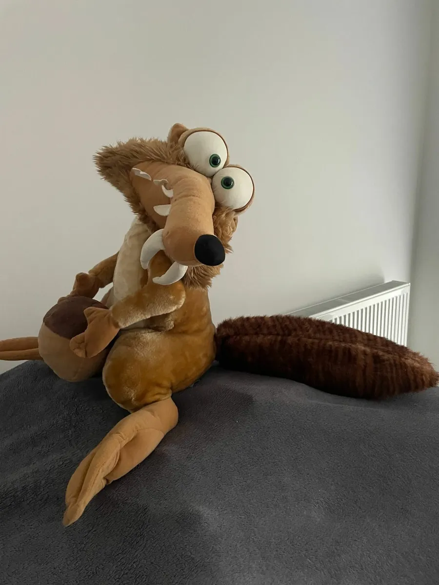 Vitage Ice Age Scrat Squirrel plush toy with a nut - Image 2