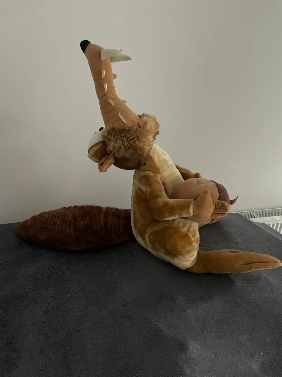 Vitage Ice Age Scrat Squirrel plush toy with a nut - Image 3